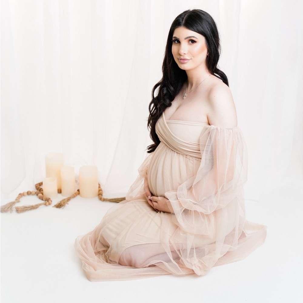 Sweetheart Maternity Dress - Photoshoot & Baby Shower Gown - Picture 2 of 10